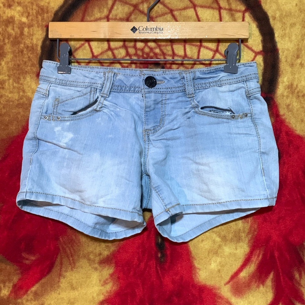 SEQUIN HEARTS-Junior’s light wash cotton stretch denim low/mid jean shorts